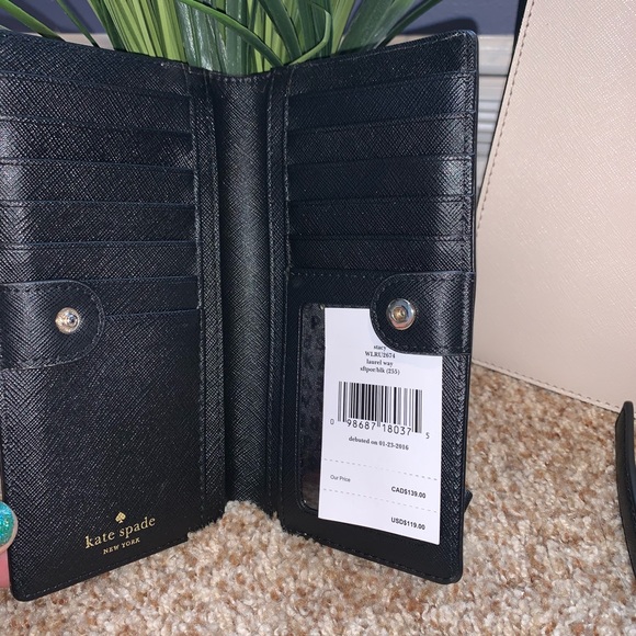 💯 Brand new Kate Spade w/ wallet to match! - Picture 6 of 8